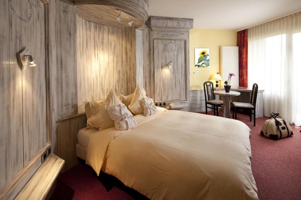 Spa Hotel Restaurant Au Lion D'Or Ла-Петіт-П'єрр Екстер'єр фото