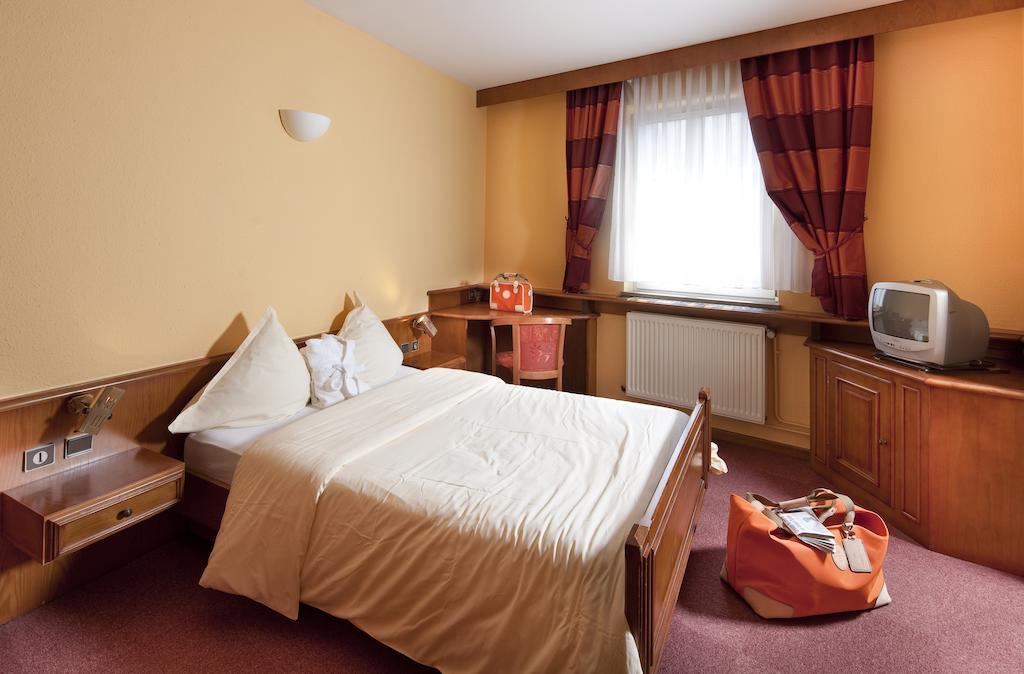 Spa Hotel Restaurant Au Lion D'Or Ла-Петіт-П'єрр Екстер'єр фото