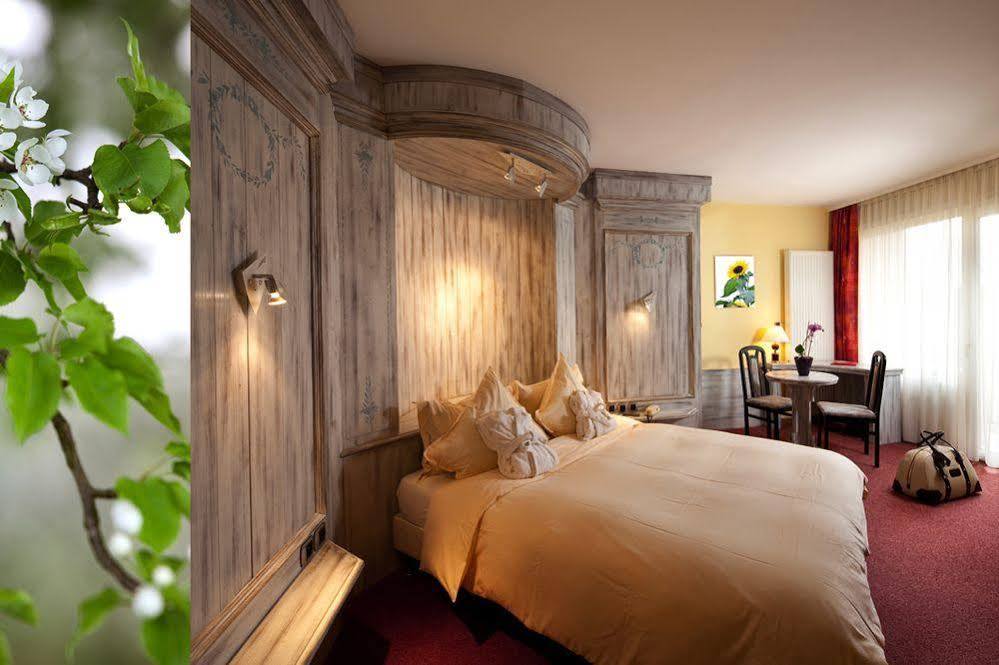 Spa Hotel Restaurant Au Lion D'Or Ла-Петіт-П'єрр Екстер'єр фото